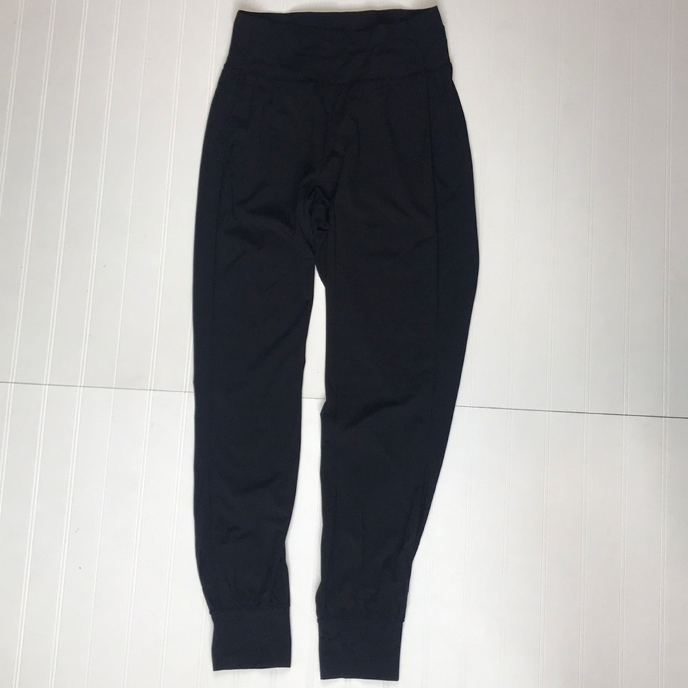 Lululemon women’s size 4 black yoga pants